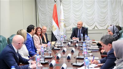 وزير التربية والتعليم يبحث مع مسئولي هيئة كامبريدج سبل تعزيز مشروعات التعاون المشترك