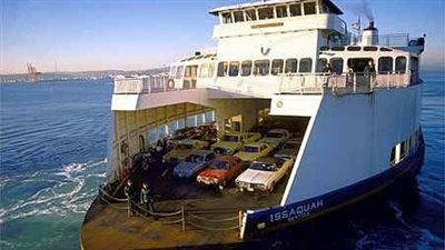 موانئ السويس تستقبل 390 سيارة و4700 طن مادة بروبلين من السعودية والإمارات