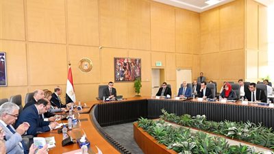 وزير الإسكان يعقد اجتماعاً موسعاً صباح اليوم لمتابعة الموقف التنفيذى لمشروع 