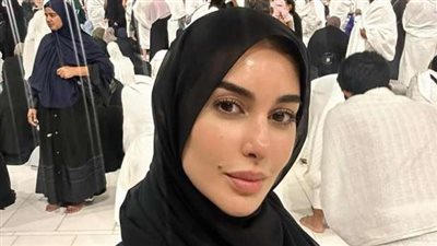 أمام الكعبة.. ياسمين صبري تظهر بالحجاب أثناء مناسك العمرة