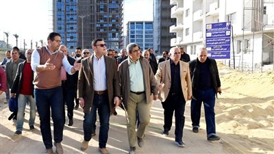 وزير الإسكان يتفقد اللمسات النهائية لأنظمة التشغيل بأبراج المنطقة الشاطئية
