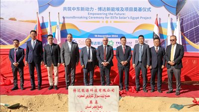 رئيس اقتصادية قناة السويس يضع حجر الأساس لمصنع 