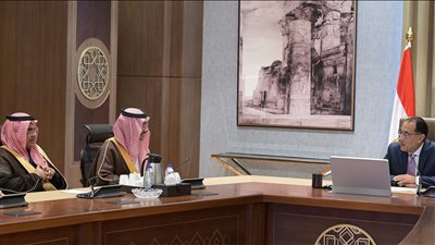 رئيس الوزراء يلتقي وزير الصناعة والثروة المعدنية السعودي والوفد المرافق له