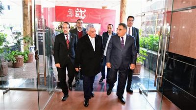 محافظ الدقهلية يستقبل وزير الآثار الأسبق للمشاركة في مناقشة إحدي رسائل الدكتوره بجامعة المنصورة