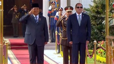 السيسي يستقبل نظيره الإندونيسي في قصر الاتحادية
