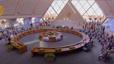 فعاليات قمة منظمة الدول الثماني النامية تبدأ بتلاوة آيات قرآنية