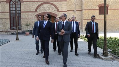 وزيرا الاتصالات والثقافة يناقشان مستجدات العمل فى مشروعات التعاون المشترك بين الوزارتين