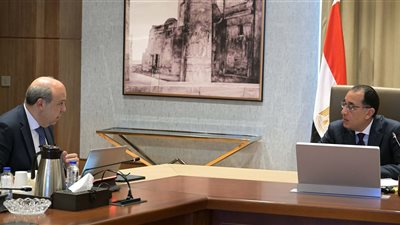 رئيس الوزراء يتابع مع وزير الطيران المدني الموقف التنفيذي لبوابة الجمهورية الجديدة الجوية «مبنى 4 بمطار القاهرة الدولي»