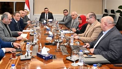 وزير الإسكان يتابع مشروعات ومعدلات التنمية في بورسعيد 