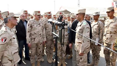 الفريق أحمد خليفة رئيس أركان حرب القوات المسلحة يتفقد المنظومة التعليمية والتدريبية بمعهد ضباط الصف المعلمين ويلتقى بعدد من أعضاء هيئة التدريس والطلبة