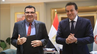 نائب رئيس مجلس الوزراء وزير الصحة يبحث تعزيز التعاون مع جامعة لويزفيل الأمريكية