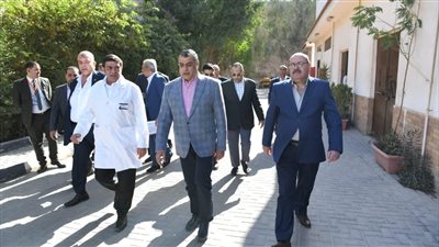 وزير الدولة للإنتاج الحربي يتفقد المركز الطبي التخصصي