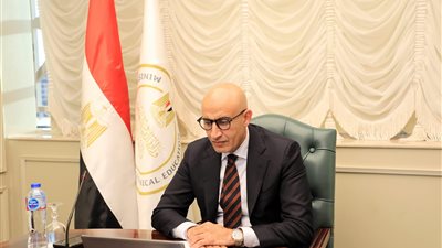 وزير التربية والتعليم يبحث مع مؤسسة 