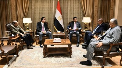 وزير الشباب والرياضة يبحث الترتيبات النهائية لمعرض ومؤتمر 