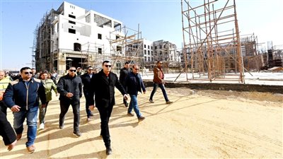 وزير الإسكان يتفقد مشروع 