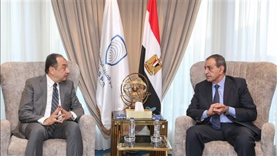 وزير قطاع الأعمال العام يزور مجمع الإصدارات المؤمنة والذكية ويلتقي رئيسه التنفيذي لبحث تعزيز التعاون المشترك