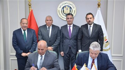 وزير التموين يشهد مراسم توقيع بروتوكول تعاون بين القابضة للصناعات الغذائية ومحافظة الوادي الجديد لافتتاح أسواق اليوم الواحد
