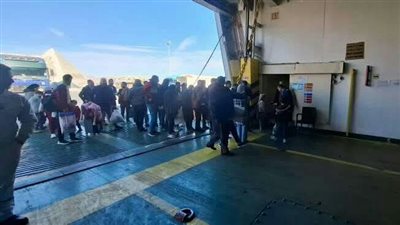 عائدين لبلادهم.. الفوج الثاني من الأشقاء السوريين يغادر ميناء نويبع 