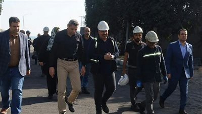 الشاذلي يتفقد مواقع الإنتاج بمصانع المنطقة الحرة  بالسويس