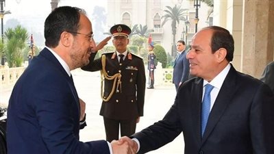 رئيسا قبرص ووزراء اليونان يصلان إلى القاهرة للقاء السيسي