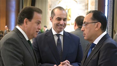 وزير الصحة والسكان يُقدّم عرضًا حول فيروس 