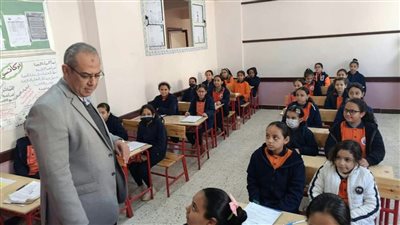 وكيل وزارة التعليم بالسويس يتفقد سير امتحانات الفصل الدراسي الأول 