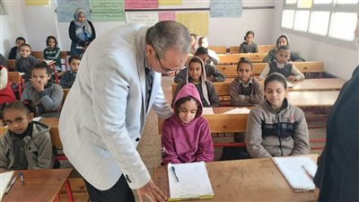 مدير التعليم بالسويس يواصل متابعتة لسير الامتحانات لليوم الثاني 