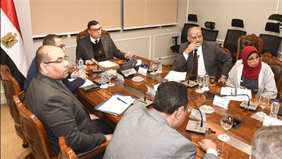 وزير الإسكان يتابع الآليات المتنوعة لطرح الأراضي والفرص الاستثمارية بالمدن الجديدة