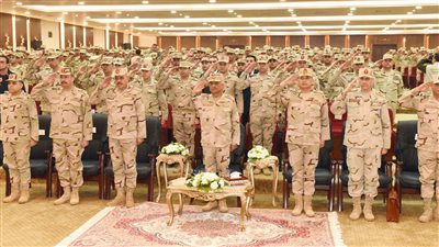 وزير الدفاع والإنتاج الحربي يتفقد أحد تشكيلات قوات الدفاع الجوى ويلتقى عددًا من المقاتلين