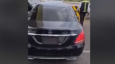 القبض على شخص طمس لوحات سيارته