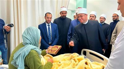 وكيل أوقاف السويس والوفد المرافق له في زيارة للأشقاء الفلسطنيون بالمجمع الطبي