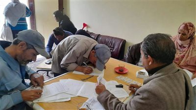 تعليم الكبار بالسويس تعقد لجنة امتحانية لعمال الخدمات المعاونة بمقر رئاسة حى عتاقه 