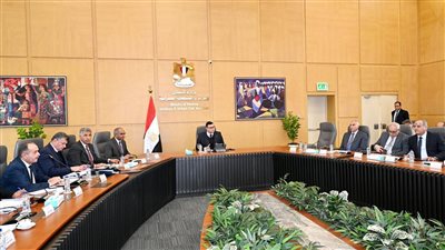 وزير الإسكان يتابع موقف عددٍ من المشروعات التى تنفذها شركة المقاولون العرب بعدد من المدن الجديدة والمحافظات