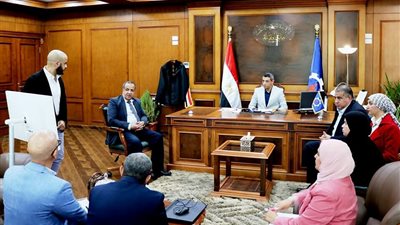 محافظ السويس يلتقي رئيس منطقة تعمير السويس