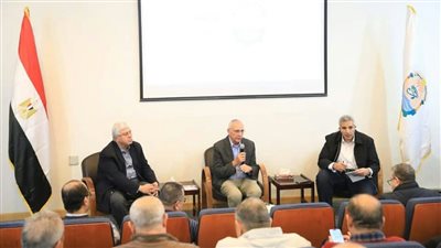 رئيس جامعة السويس يشارك في ورشة عمل بعنوان