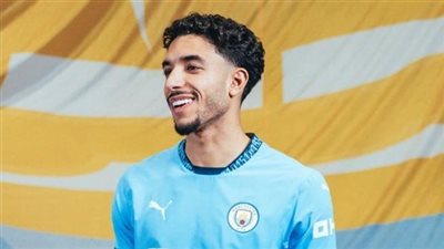 عمر مرموش أساسي مع مان سيتي ضد تشيلسي في الدوري الإنجليزي