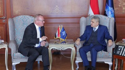 الفريق أسامة ربيع يلتقي الرئيس التنفيذي لشركة قناة السويس للحاويات إيه بي موللر تيرمينالز لبحث سبل التعاون المشترك