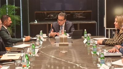 وزير الصحة يبحث مع شركة «فياتريس» التوسع بملف الاستثمارات وتوطين صناعة الدواء