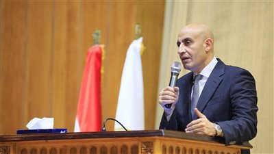 بسبب البكالوريا..  وزير التعليم يعقد لقاء موسعًا مع  2600 مدير مدرسة 