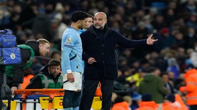 جوارديولا يلوم ثلاثي مانشستر سيتي بسبب عمر مرموش