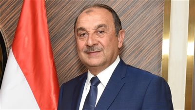 وزير قطاع الأعمال يتلقى تقريرا حول مستجدات مشروع زراعة الأقطان قصيرة التيلة بشرق العوينات