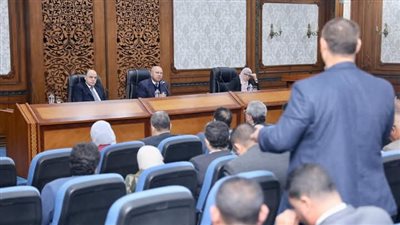 وزير الصناعة والنقل يبحث مع محافظ ومستثمري كفر الشيخ تحديات المناطق الصناعية بالمحافظة 