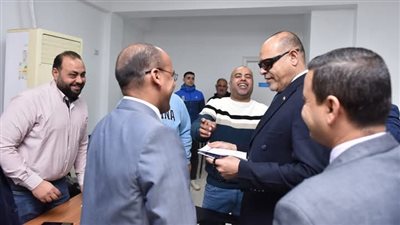 وزير العمل وسط العاملين المُرشحين للعمل في موسم حج 2025