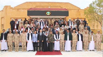 قيادة المنطقة الغربية العسكرية تستقبل عدداً من شيوخ وعواقل القبائل وممثلى المجتمع المدني بمحافظة مرسى مطروح 