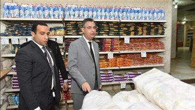 وزير التموين في جولة ميدانية مفاجئة بالجيزة للاطمئنان على توافر الخبز والسلع الأساسية وتشديد الرقابة على الأسواق