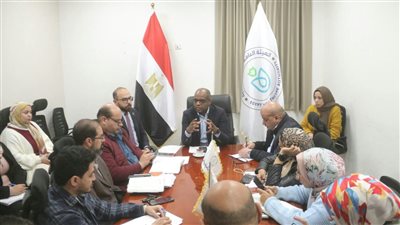 قيادات الرعاية الصحية بالسويس تعقد اجتماعها اليومي لمتابعة العمل بالمنشأت الصحية