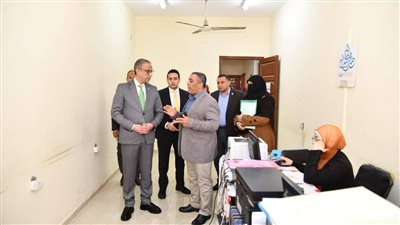 محافظ الفيوم يتفقد سير العمل بالمركز التكنولوجي والمكاتب المخصصة للتعامل مع المكاتب الهندسية بمجلس المدينة