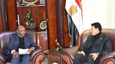 وزير الشباب والرياضة يلتقي سفير جمهورية جيبوتي لبحث سبل التعاون في مجالي الشباب والرياضة