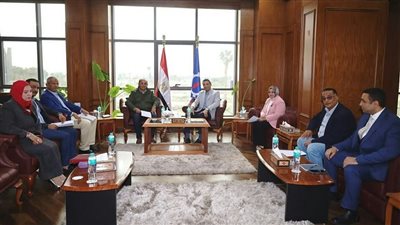 محافظ السويس يلتقي أعضاء مجلسي النواب والشيوخ بالمحافظة