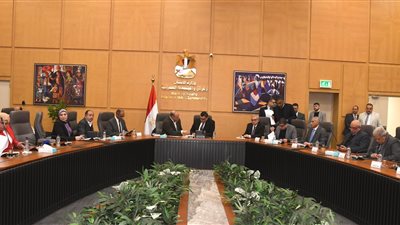 وزير الإسكان يعقد اجتماعه الدوري مع أعضاء مجلسي 